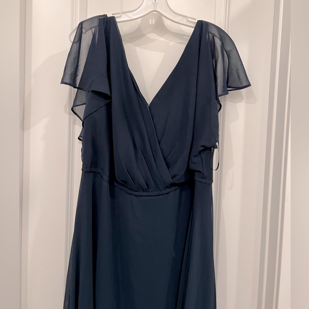 Beautifulful long maxi dress. Perfect T for a wedding or party!